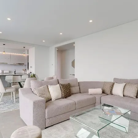 Ferienhaus Fuer 6 Personen Ca 350 Qm In Arco Da Calheta, Madeira Suedkueste Von Madeira